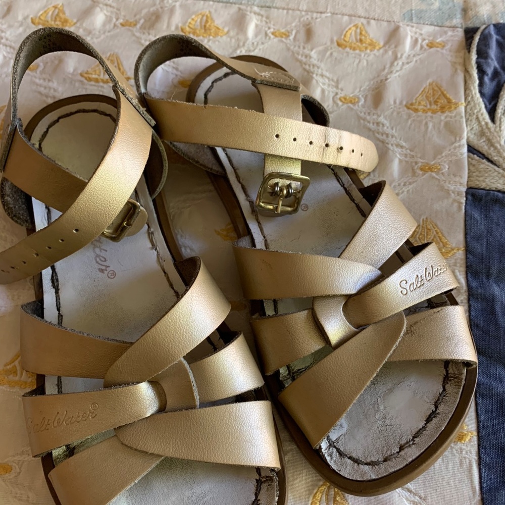 Salt Water by Hoy girls Size 13